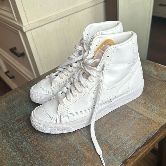 Women’s Nike Blazers 6.5 - Picture 1 of 11